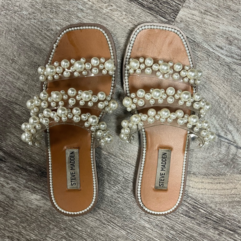 Adorable pearl Steve Madden sandals